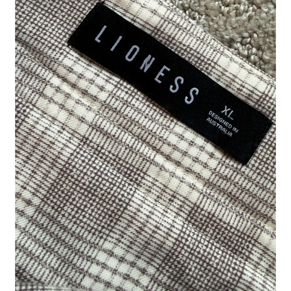 Lioness THE CRAFT MINI SKIRT Size XL Buckle Pleated Excellent Condition Brown